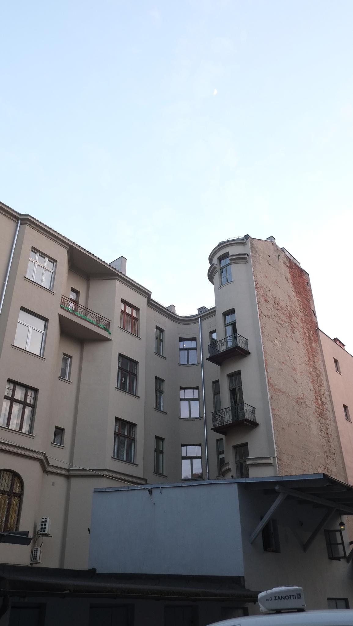 20230426-LodzCourtyard